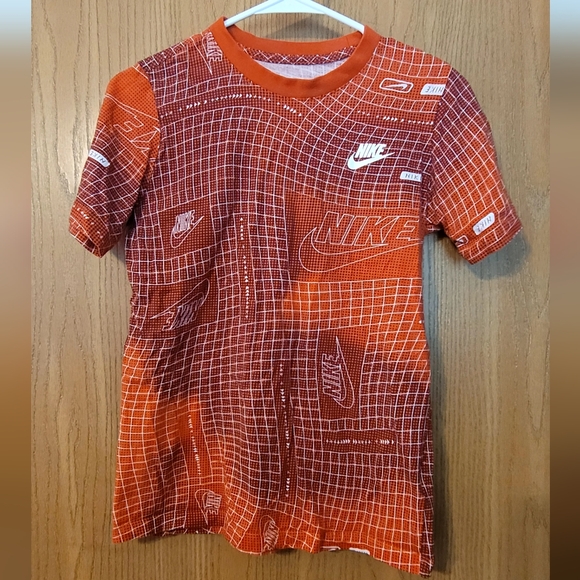 Nike Boys' Sportswear Club Graphic Cotton T-Shirt Tee, Red, XL - Picture 2 of 4